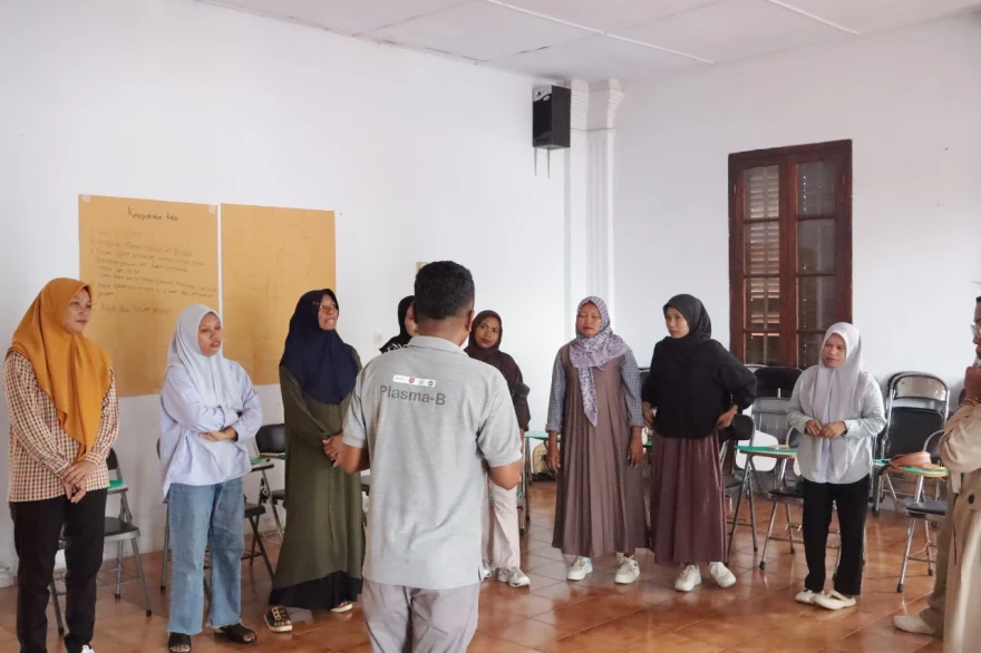 Banda Darurat Sampah Plastik: Kader Negeri Tanah Rata dan Pulau Rhun Dibekali Pengetahuan untuk Mengubah Perilaku Warga