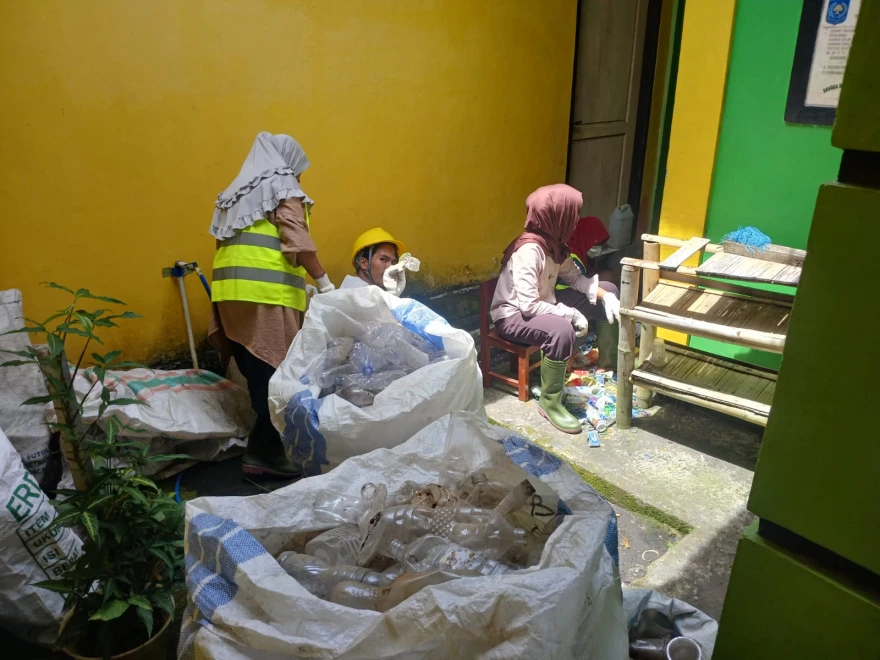 Yayasan BINTARI Gelar Pelatihan OPS untuk Perkuat Program Pengolahan dan Pemilahan Sampah Aman dari Rumah