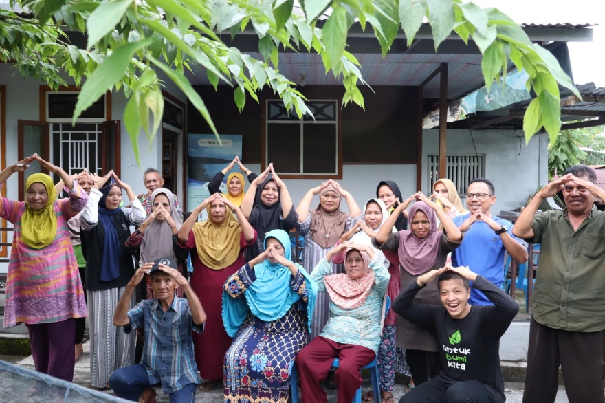 Warga Pada Setiap Rt di Negeri Administratif Tanah Rata Antusias Ikuti Sosialisasi Pengolahan Sampah Aman dari Rumah Bersama Yayasan BINTARI